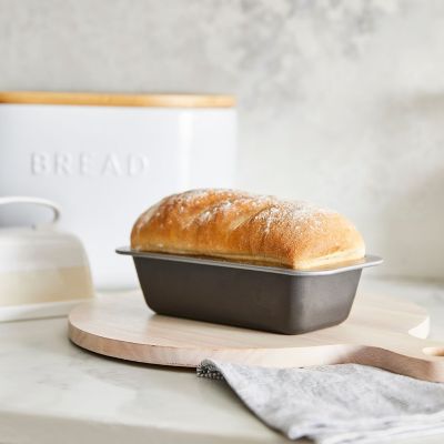 Lakeland 1lb (450g) Loaf Tin image(2)