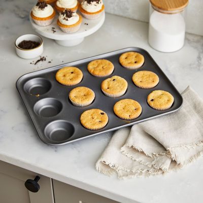 Lakeland 12 Hole Bun Tin image(3)