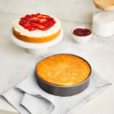 Lakeland 18cm Loose Based Sandwich Tin image(4)