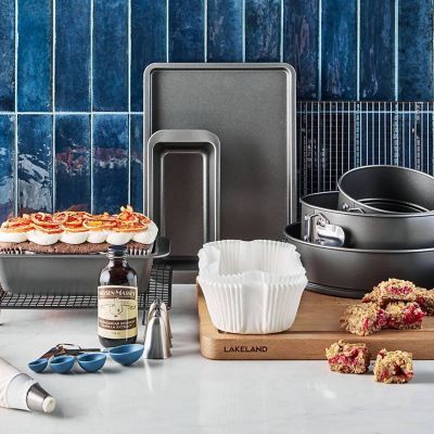 Lakeland 24cm Springform Cake Tin image(4)