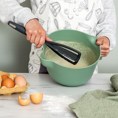 Lakeland 2-in-1 Batter Whisk and Spatula image(2)