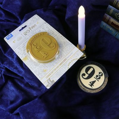 Harry Potter Platform 9¾ Cookie Cutter and Embosser image(3)