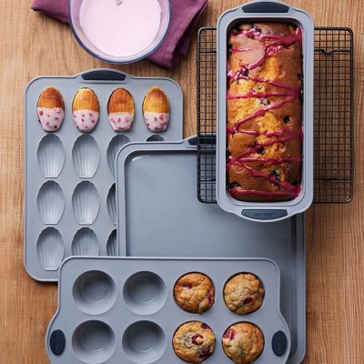 Lakeland Sure Bake Silicone Framed Loaf Pan image(2)