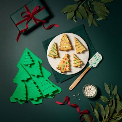 Lakeland Silicone Christmas Tree Mould and Spatula Set image(2)