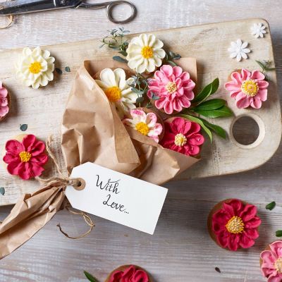 6 Crimped & Plain Plastic Scone & Cookie Cutters image(2)