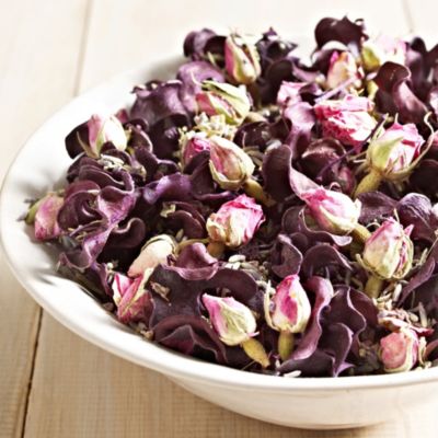 Victorian Rose and Lavender Pot Pourri image()