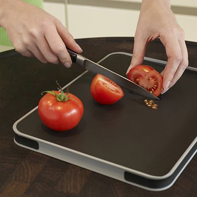 Joseph Joseph Cut and Carve Plus Multi-Function Chopping Board Black - (Image 2)