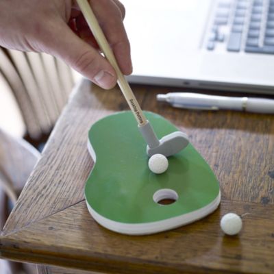 Desk Top Putting image()