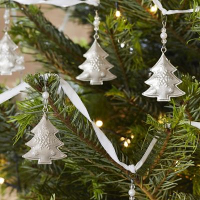 Pewter and Pearl Garland image()