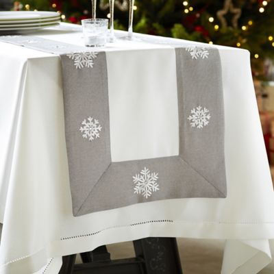 Snowflake Table Runner image()