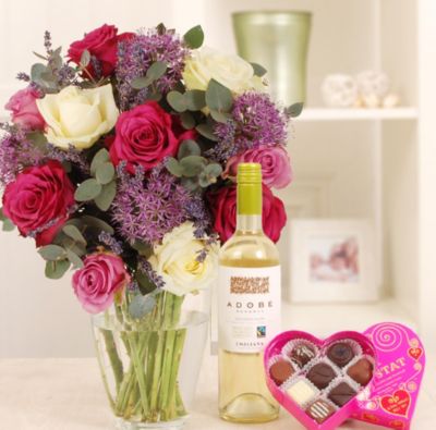 Hearts and Flowers Gift Set with Free Express Delivery image(1)