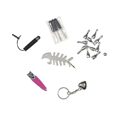 Luxury Holly Christmas Crackers - Pack of 6 image(4)