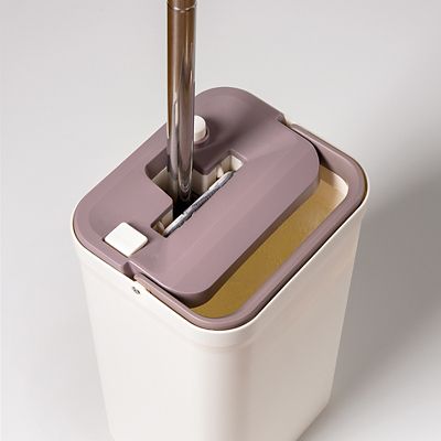 Lakeland Flat Mop Cleaning System with Integrated Squeegee Bucket image(6)