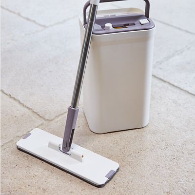 Lakeland Flat Mop Cleaning System with Integrated Squeegee Bucket image(9)