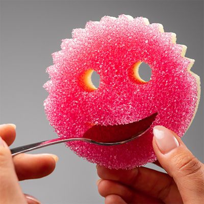 2 Scrub Mommy Sponges for Washing-Up and Cleaning image(4)