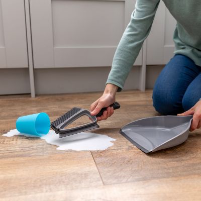 Lakeland Wet & Dry Dustpan and Brush image(3)