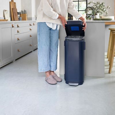 Joseph Joseph Porta Easy-empty Midnight Blue Pedal Bin 40L image(2)
