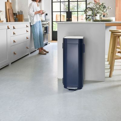 Joseph Joseph Porta Easy-empty Midnight Blue Pedal Bin 40L image(6)