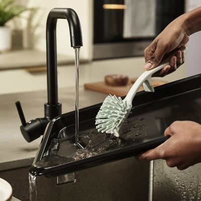 Joseph Joseph Edge™ Stone Green Washing-up Brush image(2)