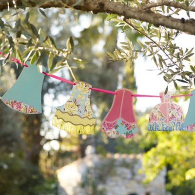 Truly Scrumptious Lampshade Garland image()