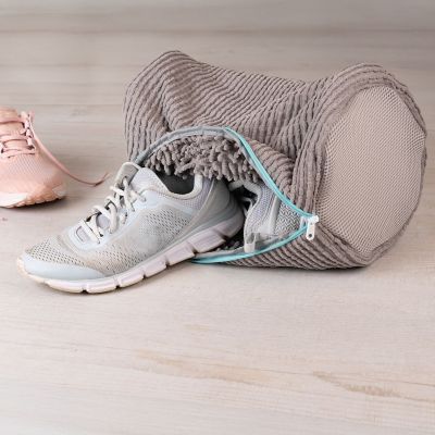 Lakeland Microfibre Trainers Wash Bag image(2)