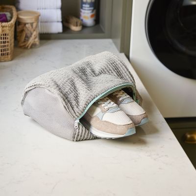 Lakeland Microfibre Trainers Wash Bag image(4)