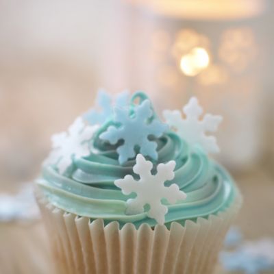 Christmas Edible Blue White Snowflake Cake Toppers 14g Lakeland