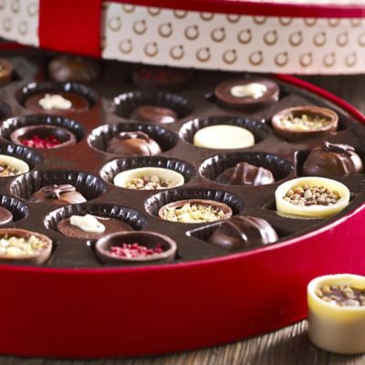 Lily O'Brien's Dessert Selection Hatbox image(1)