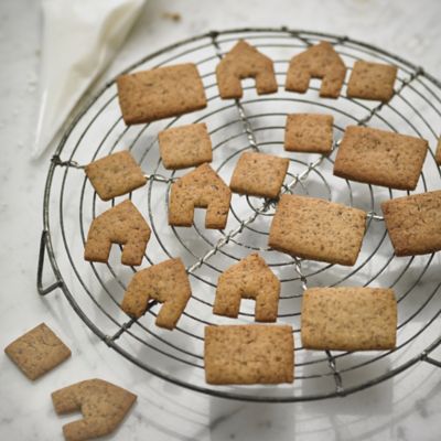 Lakeland Make-Your-Own Gingerbread Cottages Kit image(5)