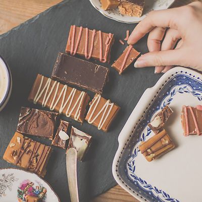 Buttermilk Slice and Share Fudge Platter 300g image(4)