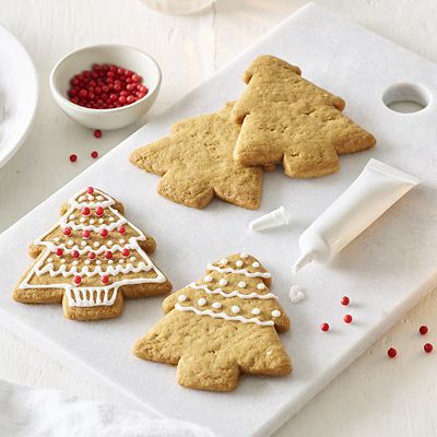 Grandma Wild’s Gingerbread Christmas Tree Decorating Kit - (Image 2)
