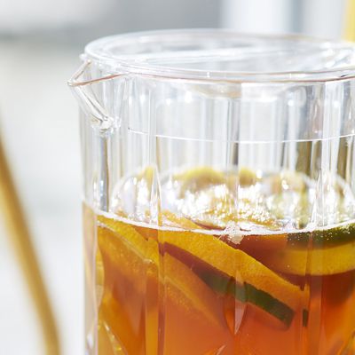 Crystal-Look Acrylic Jug with Lid image(6)