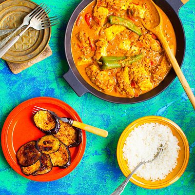 The Spicery Curry Legend World Curries Cookbook and Spices Gift Set image(2)