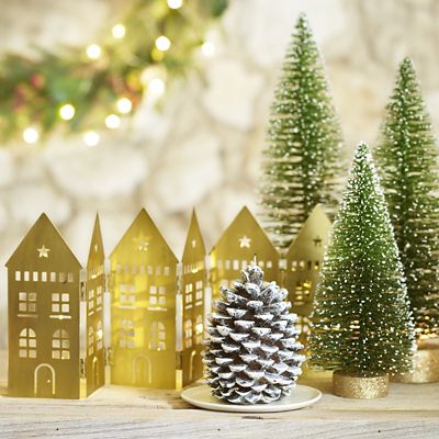 LED Folding Row of Golden Houses Christmas Decoration 44 x 17cm H. image(2)