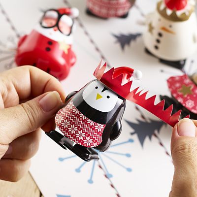 Racing Festive Friends Christmas Crackers – Pack of 6 - (Image 4)