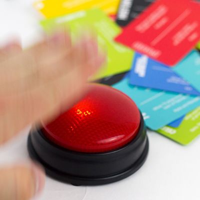 The Big Buzz Off Table Quiz Game alt image 6