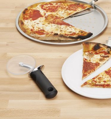 Ooni Koda Gas-Fired Outdoor Pizza Oven with Cookbook and Accessories alt image 5