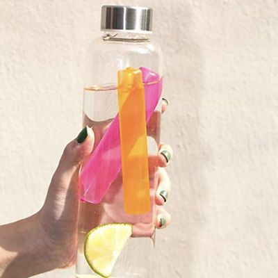 8 Kikkerland Reusable Ice Sticks for Chilling Drinks image(4)