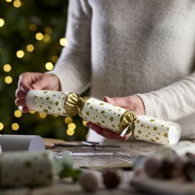 6 Fill-Your-Own Gold Star Christmas Crackers image(3)