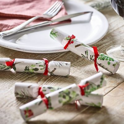 8 Lakeland Evergreen Traditional Christmas Mini Saucer Crackers image(2)