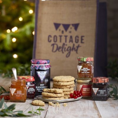 Cottage Delight Traditional Treats Tote Hamper image(2)