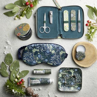 V&A Manicure Gift Set image(2)