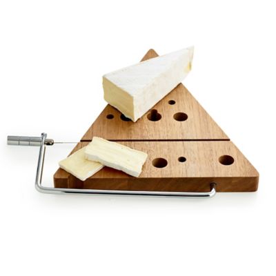 Wedge-Shaped Cheeseboard with Cutting Wire image(3)