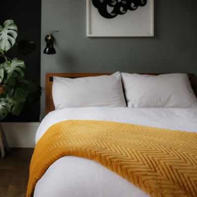 Dreamland Herringbone Pattern Mustard Heated Throw image(4)