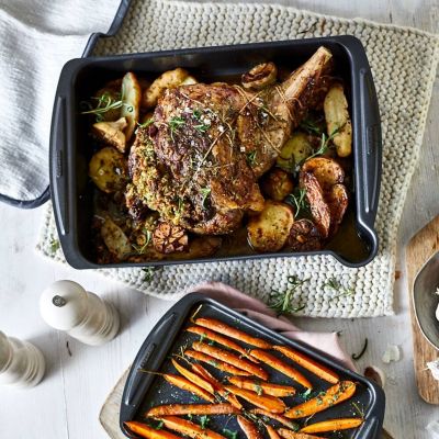 Lakeland Standard Roasting Tin with Pouring Lip image(4)