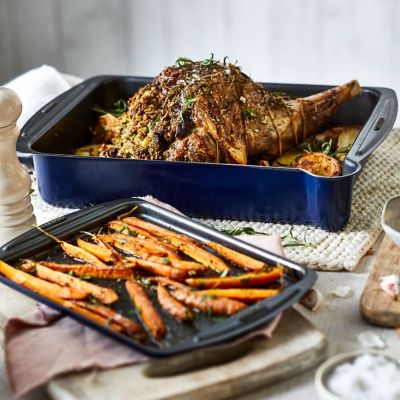 Lakeland Standard Roasting Tin with Pouring Lip image(5)