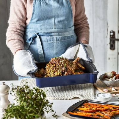 Lakeland Standard Roasting Tin with Pouring Lip image(6)