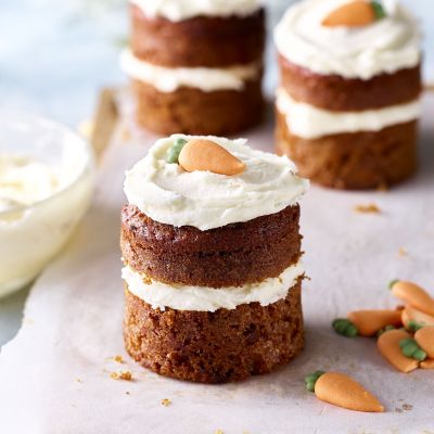 Lakeland 12 Hole Loose Based Mini Sandwich Tin image(11)