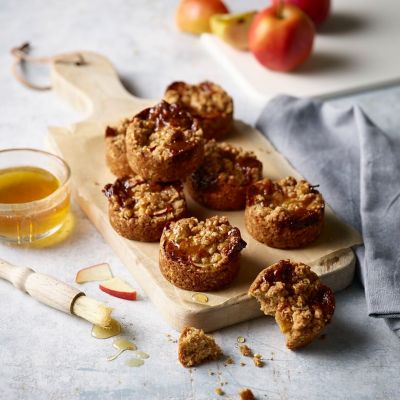 Lakeland 12 Hole Loose Based Mini Sandwich Tin image(7)