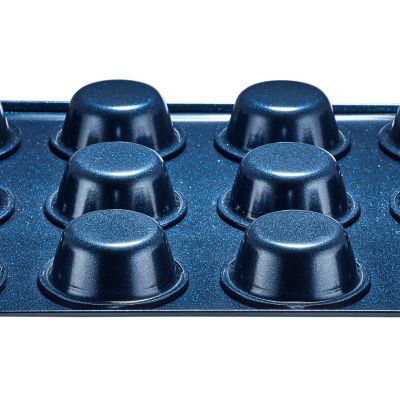 Lakeland 12 Hole Deep Bun Tin image(4)